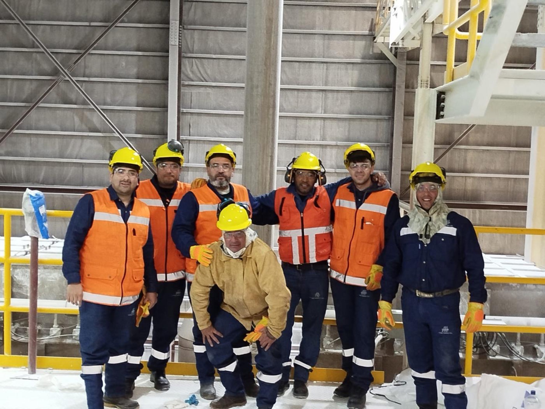 Equipo de trabajo parada de planta